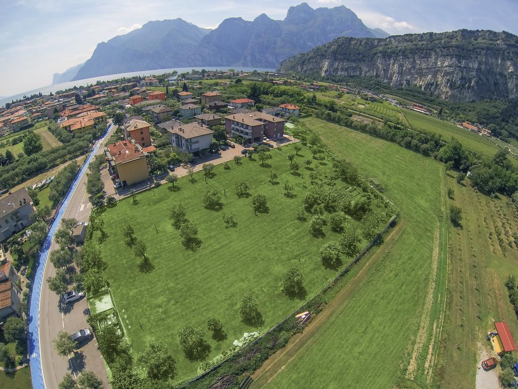 Park Hotel Eden Torbole Sul Garda Bagian luar foto