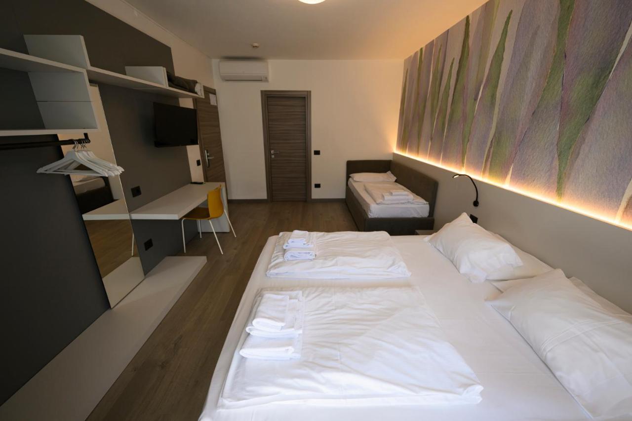 Park Hotel Eden Torbole Sul Garda Bagian luar foto