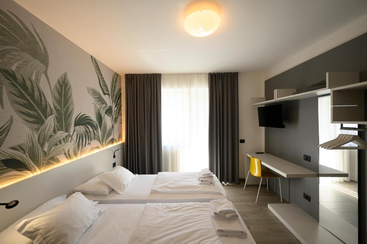 Park Hotel Eden Torbole Sul Garda Bagian luar foto