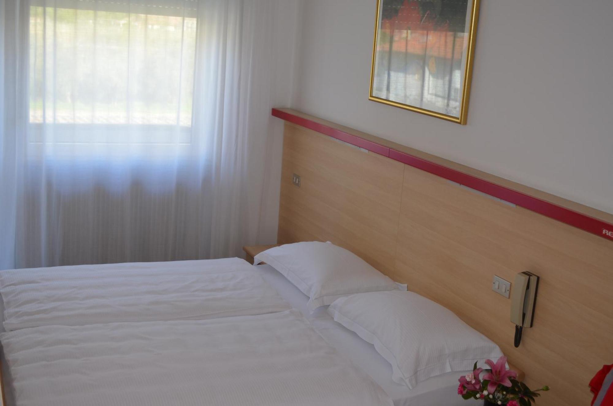 Park Hotel Eden Torbole Sul Garda Ruang foto