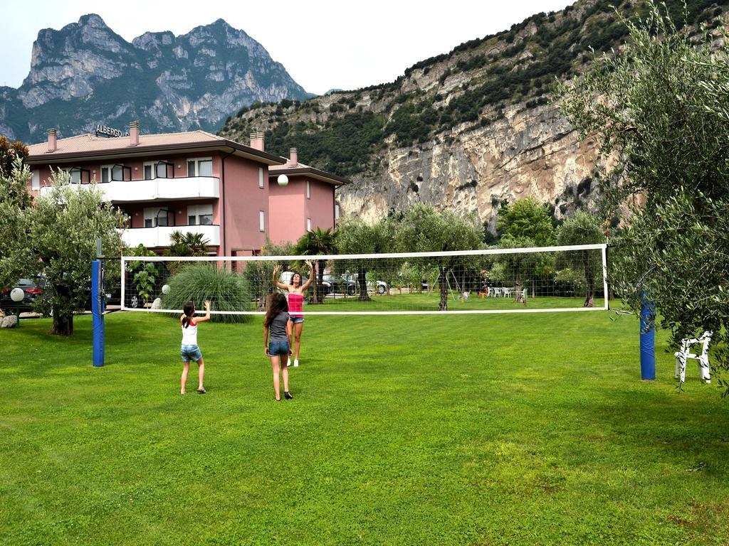 Park Hotel Eden Torbole Sul Garda Bagian luar foto