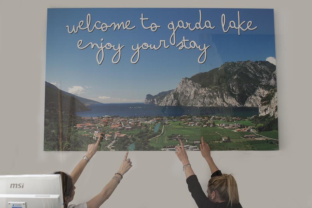 Park Hotel Eden Torbole Sul Garda Bagian luar foto