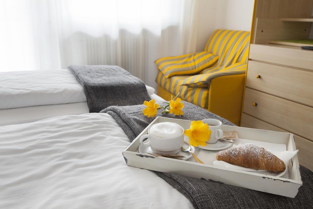 Park Hotel Eden Torbole Sul Garda Bagian luar foto