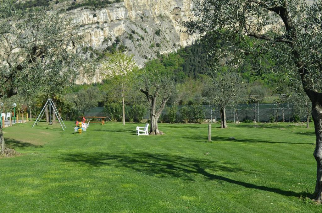 Park Hotel Eden Torbole Sul Garda Bagian luar foto