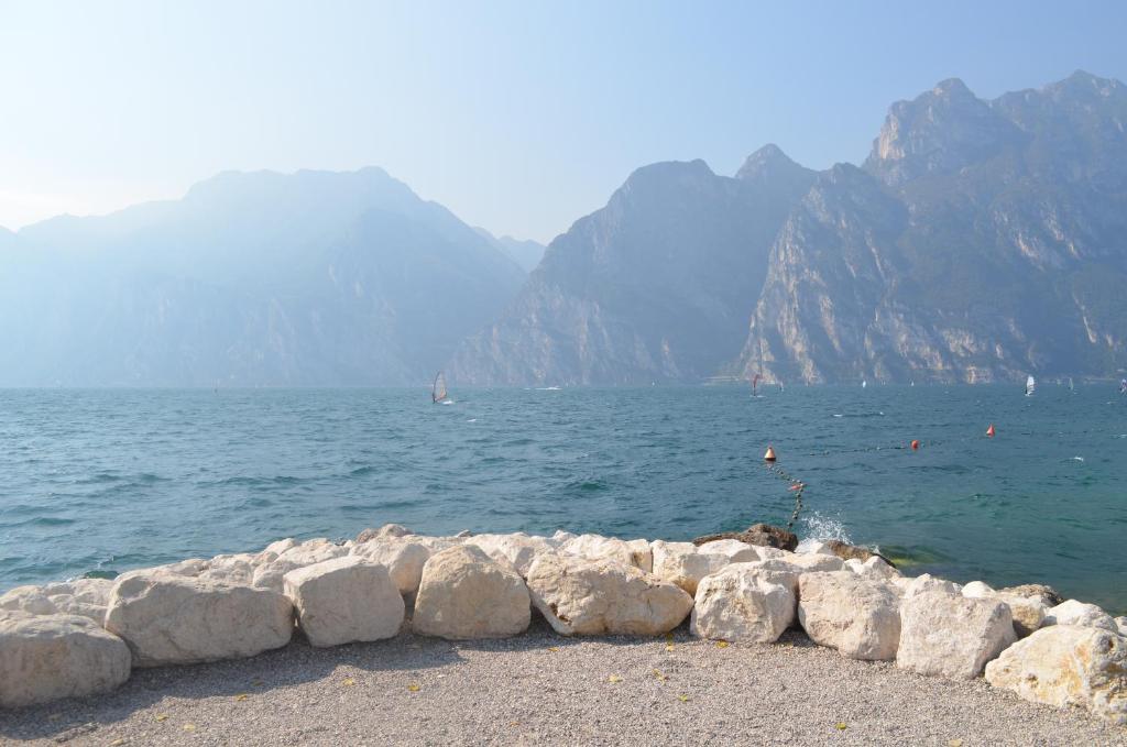 Park Hotel Eden Torbole Sul Garda Bagian luar foto