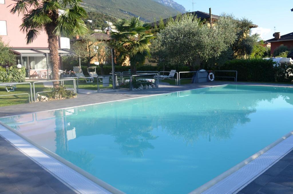 Park Hotel Eden Torbole Sul Garda Bagian luar foto