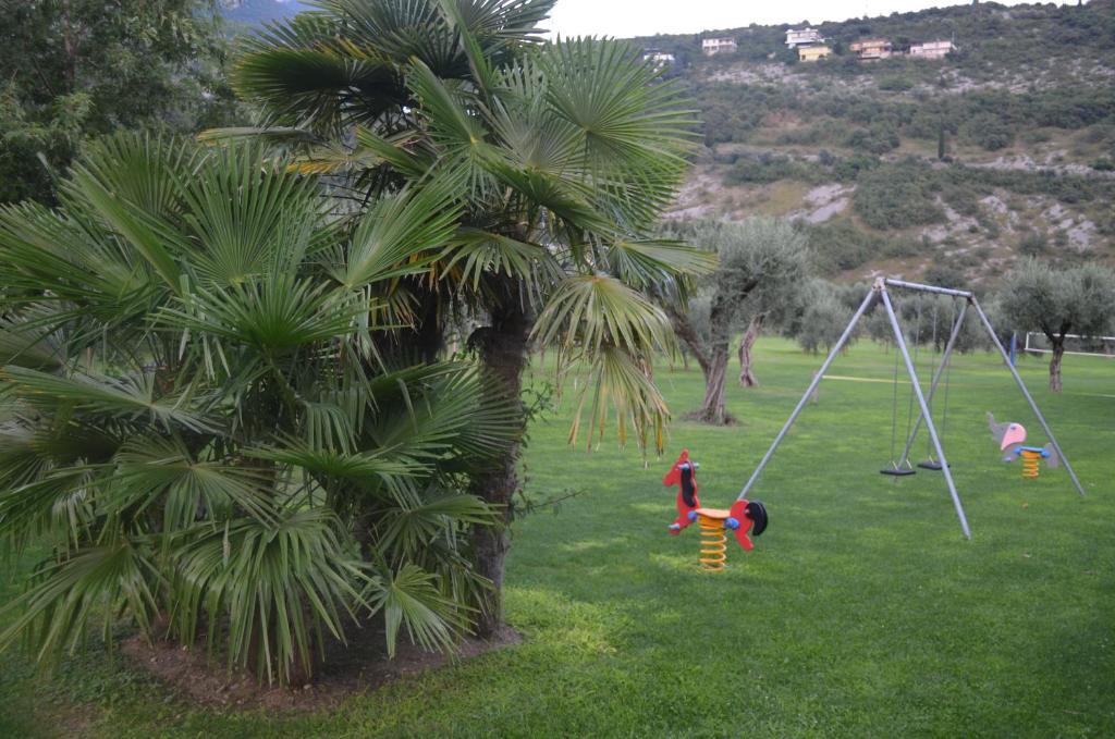 Park Hotel Eden Torbole Sul Garda Bagian luar foto