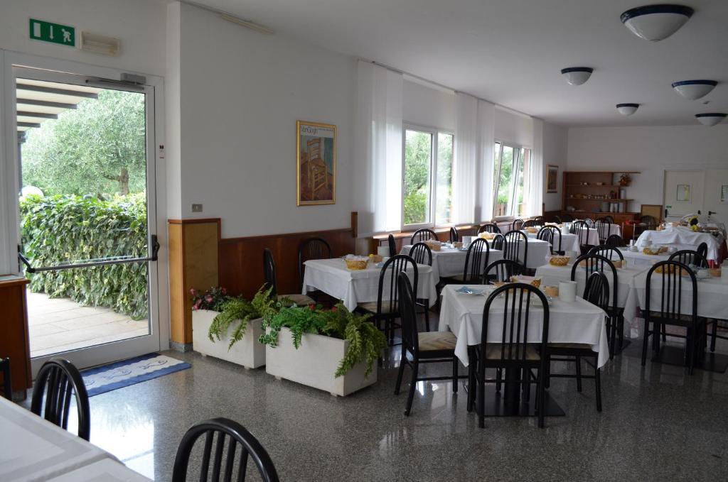 Park Hotel Eden Torbole Sul Garda Bagian luar foto