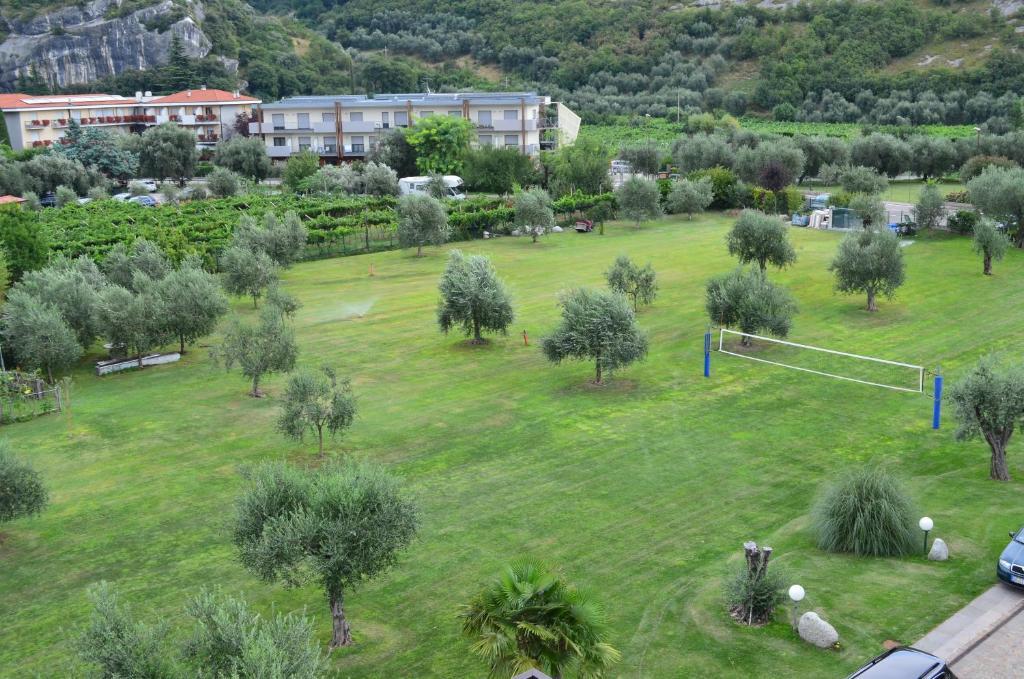 Park Hotel Eden Torbole Sul Garda Bagian luar foto
