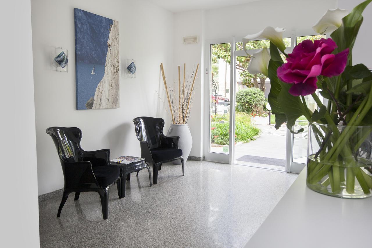 Park Hotel Eden Torbole Sul Garda Bagian luar foto