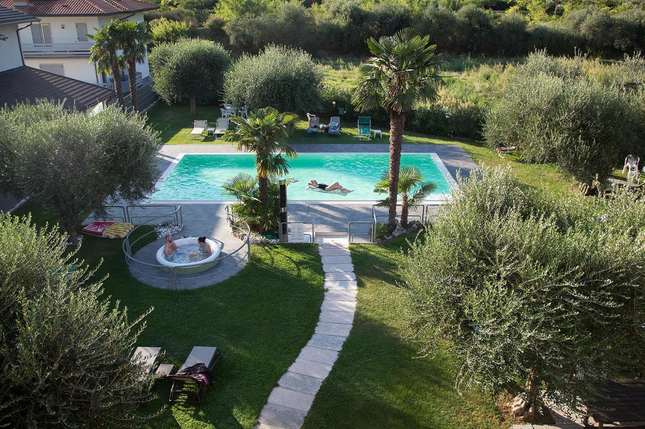 Park Hotel Eden Torbole Sul Garda Bagian luar foto