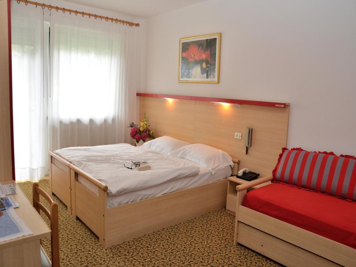 Park Hotel Eden Torbole Sul Garda Ruang foto